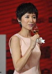 娱乐圈爆料标题,揭秘明星背后的惊人真相！  第2张